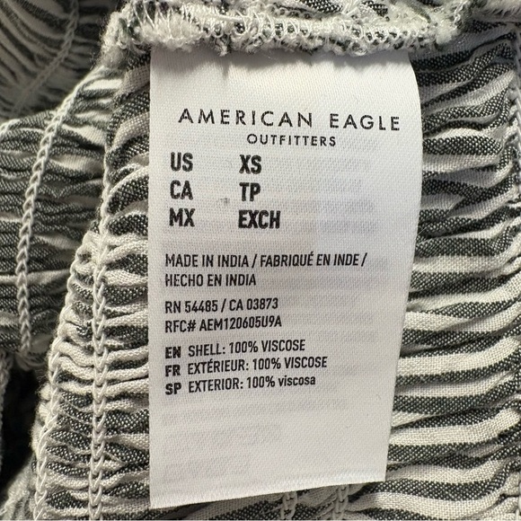 NWT American Eagle Striped Black and White Smocked Top - Picture 4 of 4